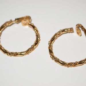 SIGNED TRIFARI GOLD TONE LARGE HOOP EARRINGS